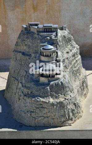 MASADA, ISRAËL - APR 05, 2015 : un modèle miniature du palais d'été du roi Hérode dans la forteresse de Zelot Masada, Israël Banque D'Images