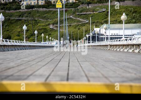 Planches de terrasse sur Princess Pier, Torquay Marina Banque D'Images