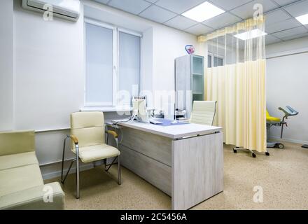 Moscou - 15 septembre 2017 : intérieur moderne du cabinet du médecin gynécologue dans une clinique. Banque D'Images