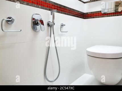 Détail de l'intérieur des toilettes blanc propre Banque D'Images