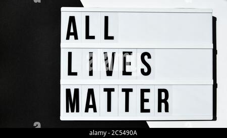 TEXTE « ALL LIVES Matter » sur fond noir et blanc. Tableau de cotation Freedom of Speech Vintage Retro. Protestation contre la fin du racisme, de l'antiracisme Banque D'Images