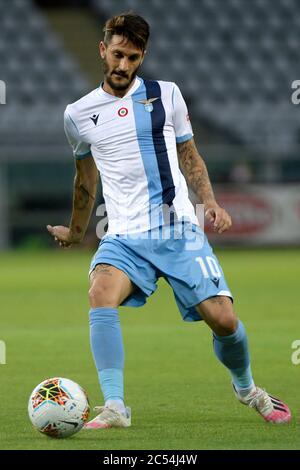 30 juin 2020 ; Stade olympique de la Grande Torino, Turin, Piémont, Italie ; Serie A football, Turin versus Lazio ; Luis Alberto du Latium joue le ballon Banque D'Images