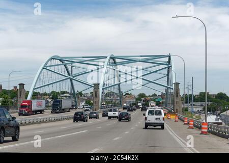 Providence, Rhode Island - le 10 juin 2019 : le pont de la Providence River fait partie d'un projet de 610 millions de dollars appelé Iway. Banque D'Images