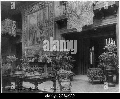 Intérieur de John R. McLean House, 1500 JE St., N.W., Washington, D.C. - salle de musique avec des fleurs Banque D'Images