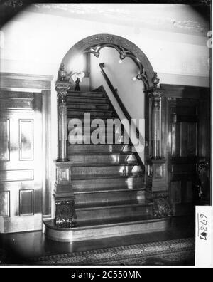 Escalier intérieur à la maison George Munns 1905 (3200489360). Banque D'Images