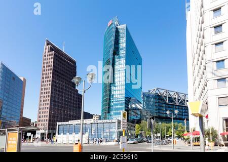 Potsdamer Platz, gratte-ciel, façade de maison, vie urbaine, centre ville, Berlin, Allemagne Banque D'Images