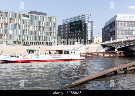 Pont Kronprinzen, pont Calatrava, rivière, Spree, transport maritime, Berlin, Allemagne Banque D'Images