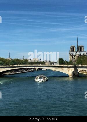 Seine au coeur de Paris Banque D'Images