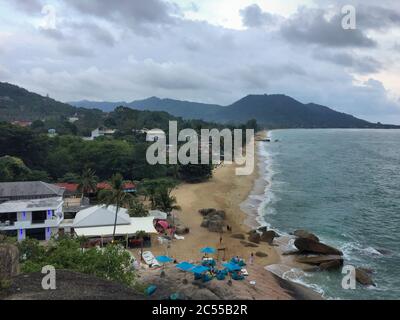 Vue sur la baie de Lamai Beach à Koh Samui en Thaïlande Banque D'Images