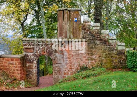 Clause avec chapelle de Johann von Luxembourg près de Kastel-Staadt avec vue sur la vallée de Saar près de Serrig, Rhénanie-Palatinat, Allemagne Banque D'Images