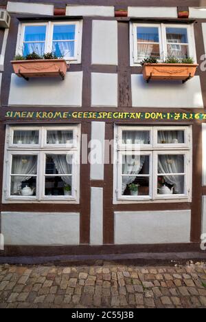 Café-restaurant, crêpe, façade de maison, vieille ville, à colombages, Hameln, Basse-Saxe, Allemagne, Europe Banque D'Images