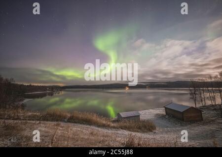 Lumières du nord à Tromso norvège sur maison en bois Banque D'Images