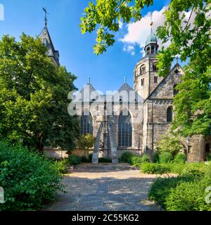 Eglise Munster, Saint-Bonifacius, façade de maison, architecture de ville, Hameln, Basse-Saxe, Allemagne, Europe Banque D'Images