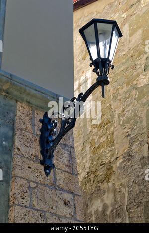 Ancien feu de rue en fonte à Fribourg (Fribourg), Suisse Banque D'Images