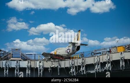Navy Fighter Jet sur Flight Deck Banque D'Images