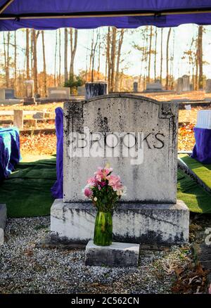 Nouvelle cérémonie de Graveside à Brooks Marker Banque D'Images