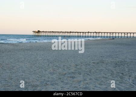 Jetée de pêche de Kure Beach Wide Shot Banque D'Images