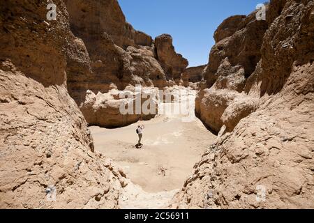 Tourisme à l'intérieur du Sesriem Canyon, Namib Naukluft Park, Namibie, Namib Naukluft Park, Namibie Banque D'Images