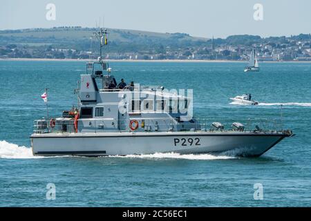 Le bateau de patrouille de la classe Archer de la Royal Navy HMS Charger (P292) à Portsmouth, au Royaume-Uni, le 1er juin 2020. Banque D'Images