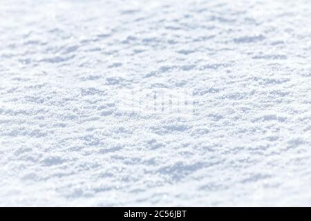 Fond de neige blanche et fraîche avec un ton clair de reflet bleu ciel. Banque D'Images