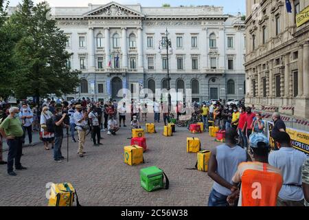 Milan, Italie. 30 juin 2020. Les immigrants demandent l'extension de l'amnistie à tous les secteurs du travail et à tous les migrants résidant en Italie. (Photo de Luca Ponti/Pacific Press) crédit: Agence de presse du Pacifique/Alay Live News Banque D'Images