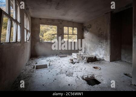 cimenterie abandonnée, ruines industrielles, castellavazzo, belluno, vénétie, italie Banque D'Images