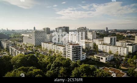 Paysage urbain ensoleillé de Munich et Hirschgarten, Bavière, Allemagne Banque D'Images