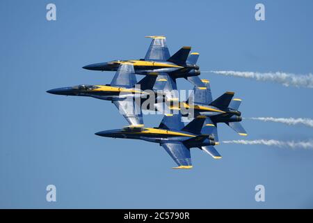 MIAMI, FL - JUILLET 01: PHOTO DE DOSSIER - Miami plages fermera pour le 4 juillet en raison de coronavirus personnes: U.S. Navy Blue Angels Team crédit: Storms Media Group/Alay Live News Banque D'Images