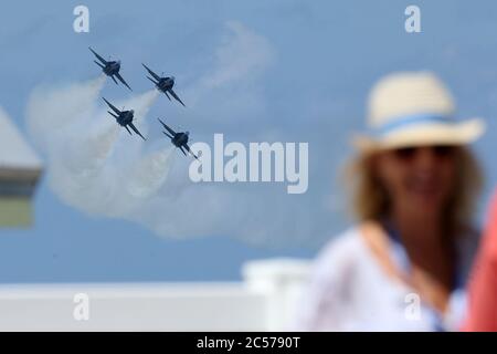 MIAMI, FL - JUILLET 01: PHOTO DE DOSSIER - Miami plages fermera pour le 4 juillet en raison de coronavirus personnes: U.S. Navy Blue Angels Team crédit: Storms Media Group/Alay Live News Banque D'Images