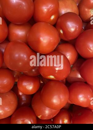 Dose verticale d'un stock de tomates mûres Banque D'Images