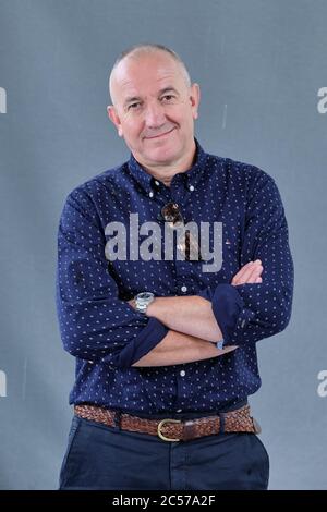 Philippe Claudel, écrivain et réalisateur français, assiste à un photocall lors du Festival international du livre d'Édimbourg 2018 Banque D'Images