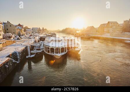 Vieille ville de Ratisbonne au donau en hiver, Regensburg, Haut-Palatinat, Bayern, Allemagne, Europa Banque D'Images