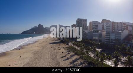 Antenne panoramique d'Ipanema et plage de Leblon à Rio de Janeiro Banque D'Images