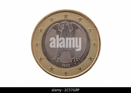 Revers d'une pièce d'un euro de l'Allemagne en date de 2002 qui montre l'aigle allemand découpé et isolé sur un fond blanc Banque D'Images
