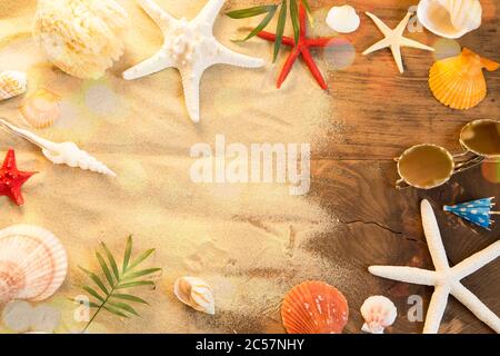 Fond d'été avec accessoires de plage Banque D'Images