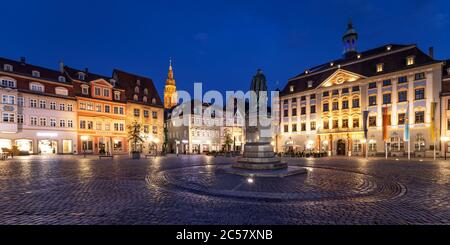 Place du marché dans la vieille ville de Coburg (Allemagne) avec église de Moriz et hôtel de ville Banque D'Images