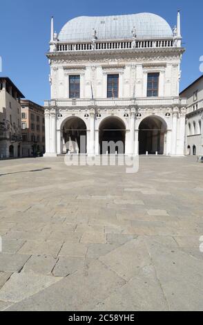 Loggia est un palais de la Renaissance situé sur la place Loggia, dans le centre de Brescia. Banque D'Images