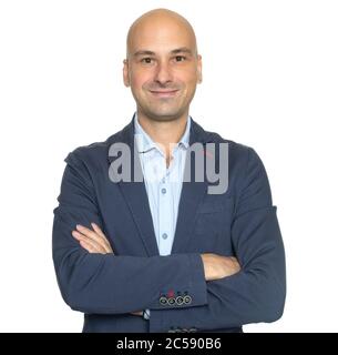 homme de 40 ans souriant. Joyeux chauve isolé sur blanc Banque D'Images