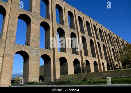 Aqueduc de Vanvitelli ou Caroline aqueduc construit de 1753 à 1762. Valle di Maddaloni Italie Banque D'Images