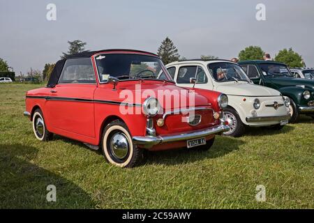 Voiture italienne vintage Autobianchi Bianchina Cabrio (basée sur Fiat 500) dans le rallye automobile classique XV Auto Raduno, le 25 avril 2015 à Piangipane, RA, Italie Banque D'Images