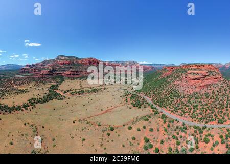 Un Red Sedona Canyon capturé à partir d'un Drone aérien à une altitude de 40 mètres Banque D'Images
