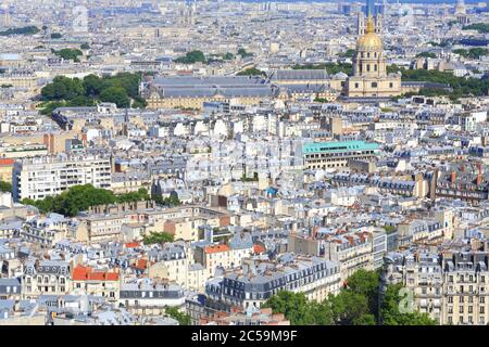 France, Paris, vue de la Tour Eiffel sur le quartier du gros-Caillou, le 7ème arrondissement et l'Hôtel des Invalides Banque D'Images