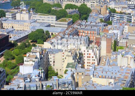 France, Paris, vue de la Tour Eiffel sur le quartier de gros-Caillou et la Cathédrale orthodoxe de la Sainte Trinité Banque D'Images