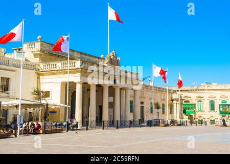 Valette, Malte - 30 mars 2019 : la Garde principale sur la place face au Palais du Grand-maître, la Valette, Malte Banque D'Images