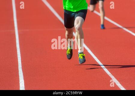 Athlétisme personnes course sur le terrain. Sport et mode de vie sain. Banque D'Images