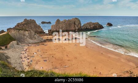 Arnía Beach est situé dans la municipalité de Piélagos, Liencres, dans la communauté autonome de Cantabrie, Espagne, Europe Banque D'Images