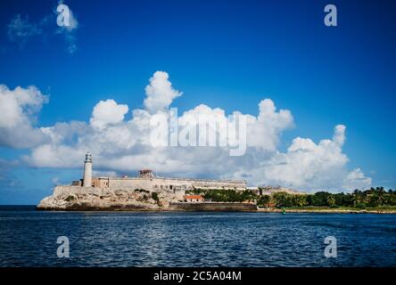 Le château de Morro, le fort d'El Morro et le phare sur l'eau à la Havane, Cuba, Caraïbes Banque D'Images