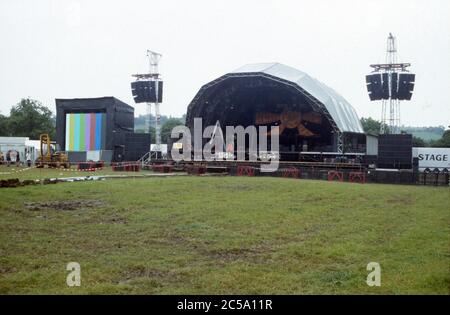 MainStage Pyramid Stage au Glastonbury Festival 1998. Digne Farm Somerset, Angleterre, Royaume-Uni. Banque D'Images