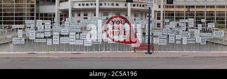 Exposition artistique de chants devant le centre de transport de Salt Lake City qui indique « You are here » quand on regarde dans le bon angle Banque D'Images
