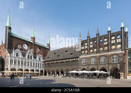 L'hôtel de ville de la ville hanséatique de Luebeck est l'un des bâtiments les plus célèbres du style gothique en briques. Banque D'Images